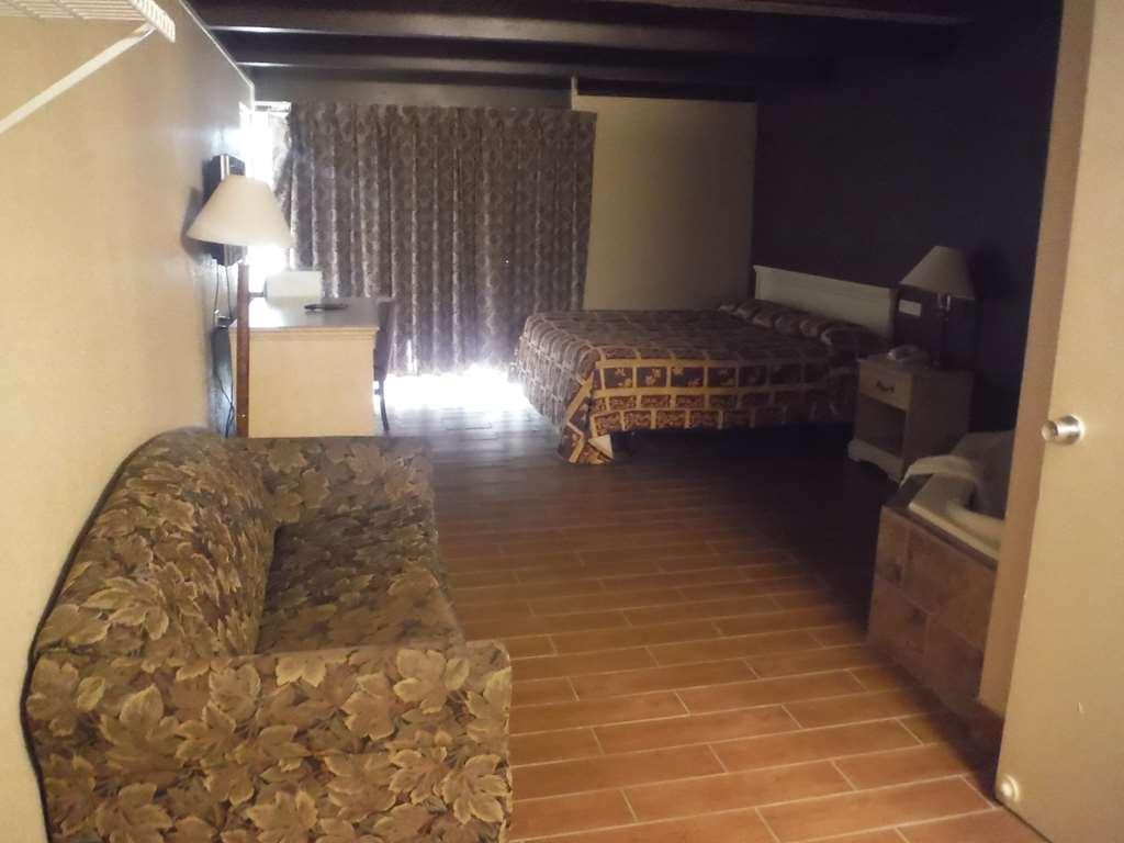 Budgetel Inn&suites Hotel 2*
