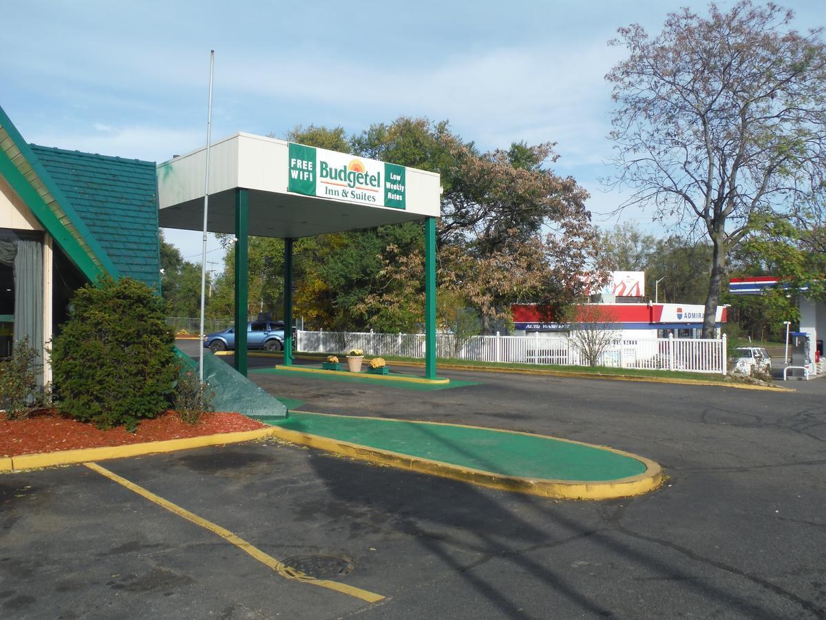 Budgetel Inn&suites Hotel