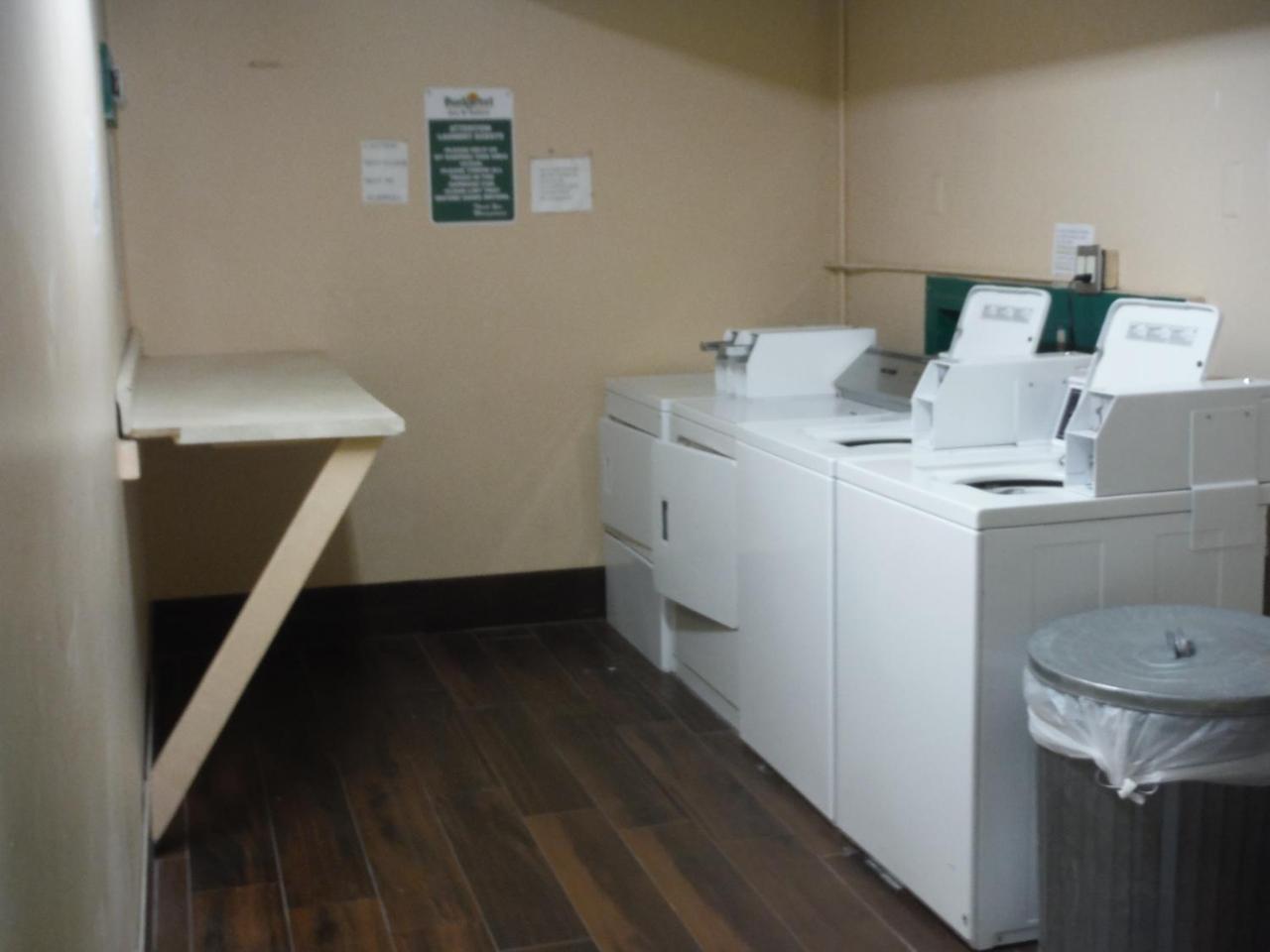 Hotel Budgetel & Wyoming